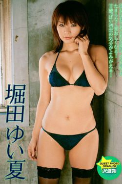 美女挤奶