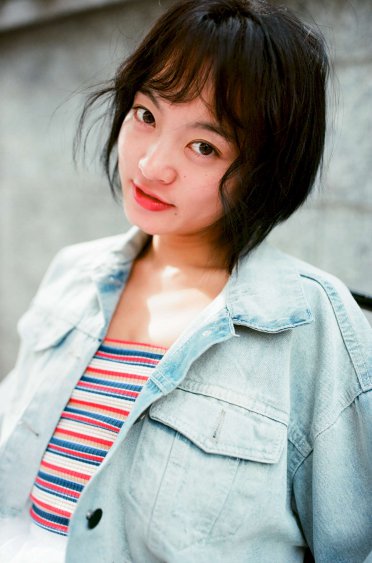 年轻的女学生